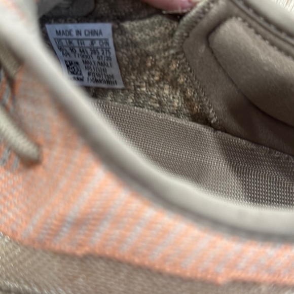 EUC Yeezy Boost 350 v2 Sand Taupe 2020 Size 10.5 - Picture 7 of 10